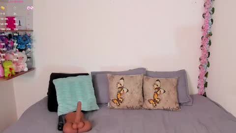 laura1__ online show from May 20, 11:57 pm
