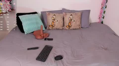 laura1__ online show from May 14, 11:54 pm