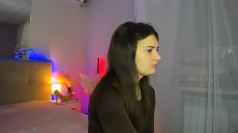 Laura online show from November 30, 6:39 am