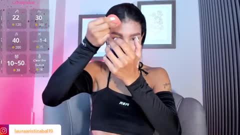 Snapshot of laura_aristizabal_19 chatting on January 31, 1:23 pm Laura online show from January 31, 1:23 pm
