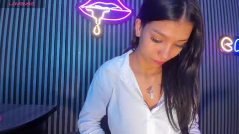Snapshot of laura_aristizabal_19 chatting on December 7, 12:45 pm Laura online show from December 7, 12:45 pm