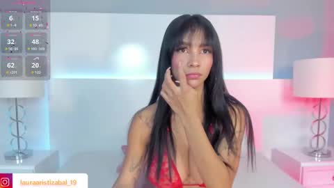 Snapshot of laura_aristizabal_19 chatting on March 8, 1:12 pm Laura online show from March 8, 1:12 pm