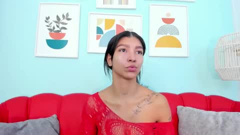 Snapshot of laura_aristizabal_19 chatting on February 21, 12:50 pm Laura online show from February 21, 12:50 pm