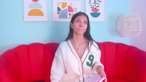 Snapshot of laura_aristizabal_19 chatting on December 6, 12:49 pm Laura online show from December 6, 12:49 pm