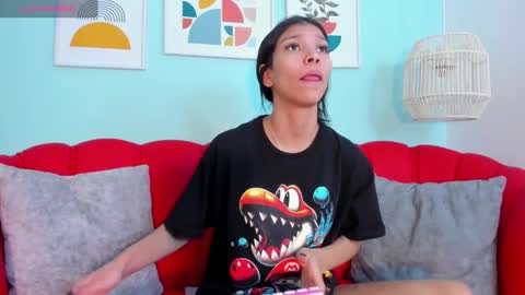 Snapshot of laura_aristizabal_19 chatting on December 13, 1:12 pm Laura online show from December 13, 1:12 pm