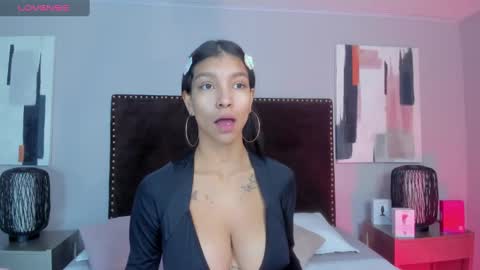 Snapshot of laura_aristizabal_19 chatting on February 25, 1:10 pm Laura online show from February 25, 1:10 pm