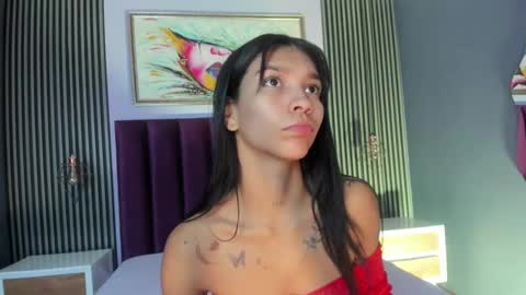 Snapshot of laura_aristizabal_19 chatting on February 12, 12:55 pm Laura online show from February 12, 12:55 pm
