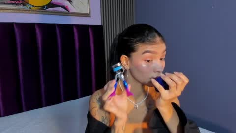 Laura online show from May 7, 12:09 pm