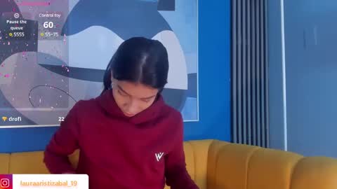 Snapshot of laura_aristizabal_19 chatting on March 6, 1:46 pm Laura online show from March 6, 1:46 pm