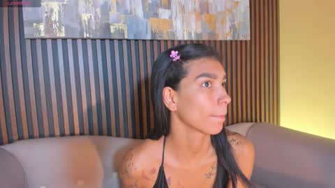 Laura online show from October 19, 1:46 pm