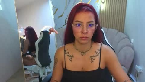 laura_b_ online show from May 25, 12:48 pm