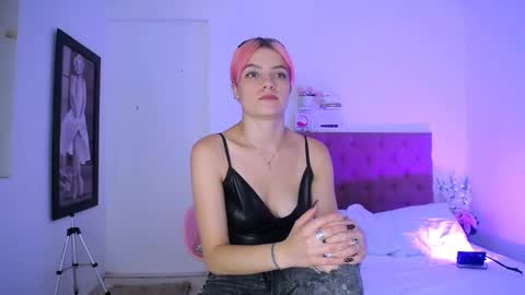 LAURA online show from December 18, 3:11 pm