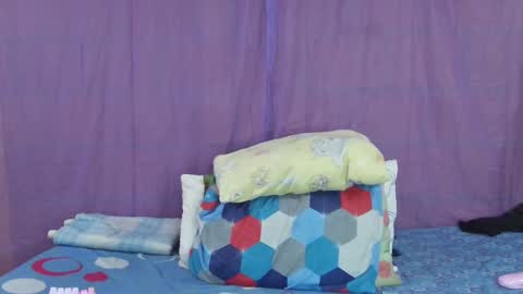 Snapshot of laura_candy12 chatting on January 10, 3:48 pm Laura online show from January 10, 3:48 pm