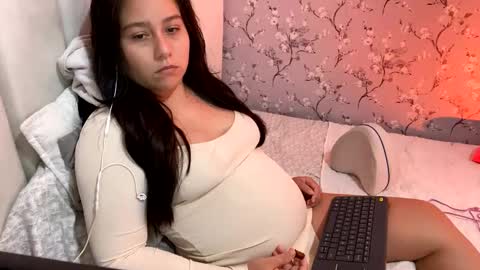 laura online show from January 10, 2:46 am
