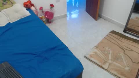 laura_foxx2379 online show from November 18, 6:31 pm