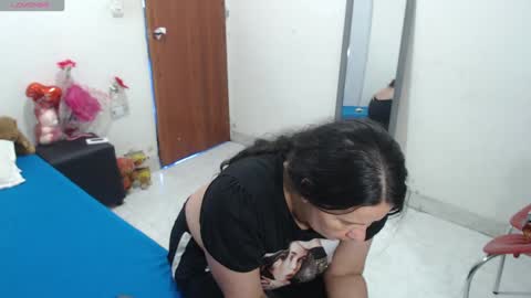 laura_foxx2379 online show from October 8, 5:06 pm