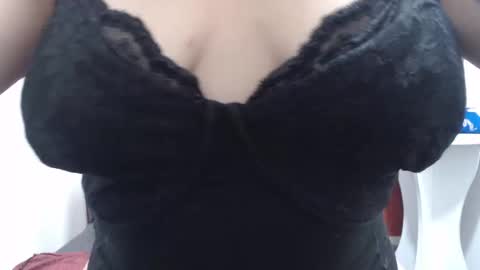  Laura  online show from November 12, 7:34 pm