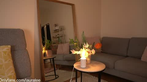 Laura Lee. online show from April 2, 1:25 am