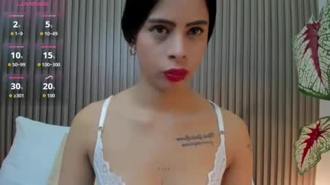 L A U R A online show from October 27, 12:22 pm