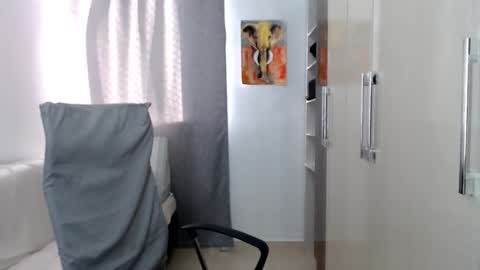 Laura online show from January 22, 9:22 pm