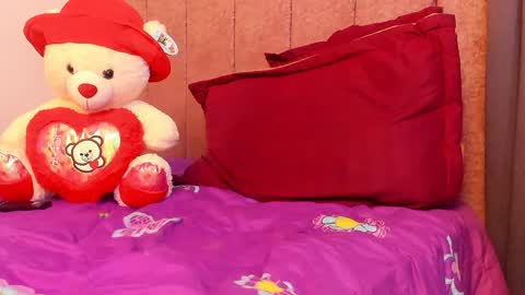 LAURA SOE online show from April 6, 12:21 am