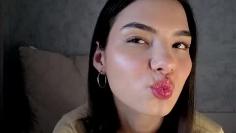 Laura online show from April 11, 8:51 am