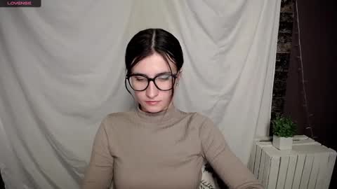 Laura online show from December 6, 11:54 am