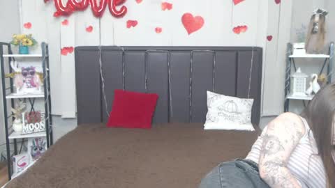 LauraHlot online show from May 8, 6:43 pm
