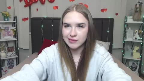 LauraHlot online show from April 10, 6:25 pm