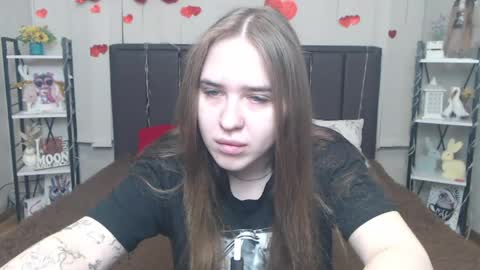 LauraHlot online show from May 14, 5:30 pm