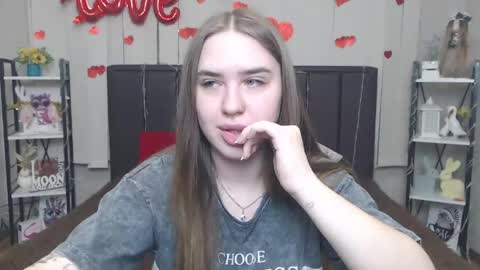 LauraHlot online show from May 12, 6:10 am