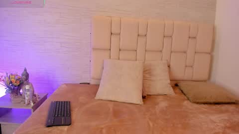  laura kane online show from April 8, 12:51 pm