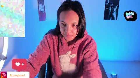 Snapshot of lauraohana chatting on February 8, 8:42 am lauraohana online show from February 8, 8:42 am