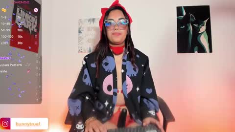 Snapshot of lauraohana chatting on December 9, 12:34 am lauraohana online show from December 9, 12:34 am