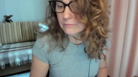 Lauraoven1 online show from March 14, 8:37 am