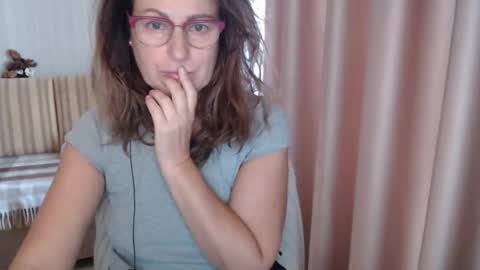 Lauraoven1 online show from October 19, 12:51 pm