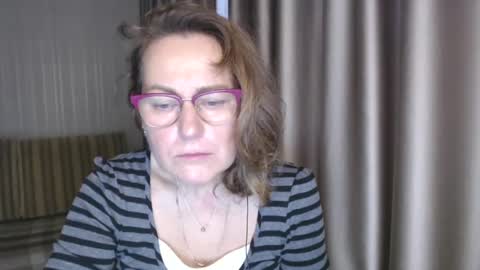 Lauraoven1 online show from December 23, 8:11 am