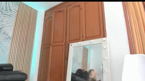 Laura online show from September 20, 2:59 pm