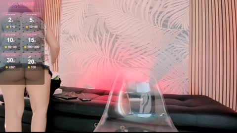 Laura online show from December 9, 1:24 pm