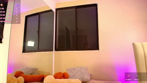 Snapshot of lauren_gil_ chatting on December 7, 12:08 am 1 online show from December 7, 12:08 am
