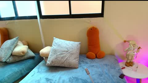 Snapshot of lauren_gil_ chatting on December 28, 9:08 pm 1 online show from December 28, 9:08 pm