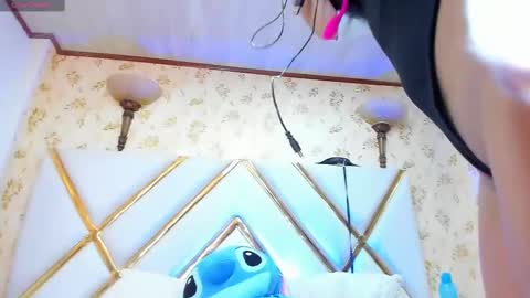 Lauren Hu online show from February 25, 5:19 am