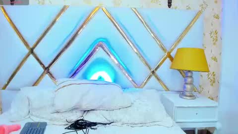 Lauren Hu online show from February 10, 6:09 am