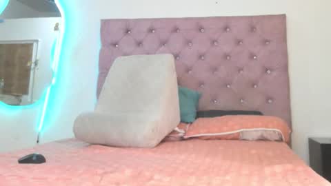 laurenlaine online show from November 18, 6:31 pm