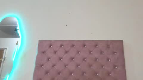 laurenlaine online show from May 7, 12:37 am