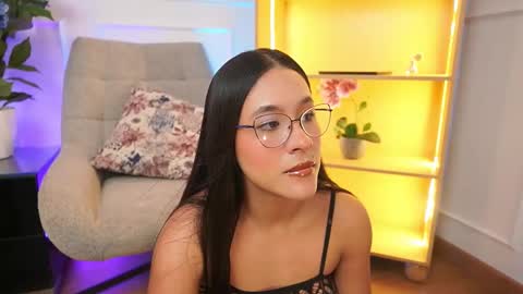 Lauren Miles online show from October 1, 7:30 pm