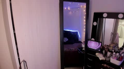 laurenn_111 online show from May 24, 5:06 am