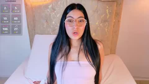laurenn_smitth online show from March 3, 1:28 pm