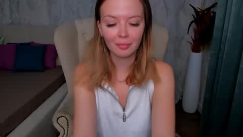 Snapshot of laurennhill chatting on September 28, 12:28 am laurennhill online show from September 28, 12:28 am
