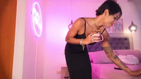 Lauren Saenz online show from May 8, 12:41 pm